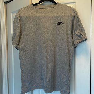 Nike NWOT men’s gray/black short sleeve shirt.